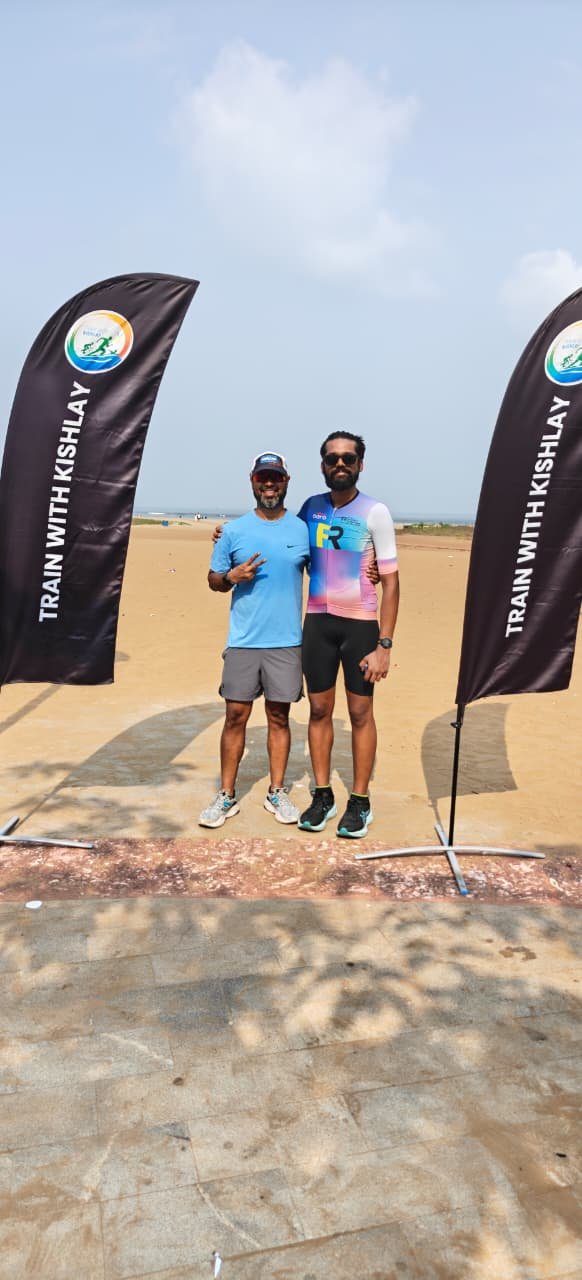 Athlete photo at Benaulim Beach during the triathlon camp